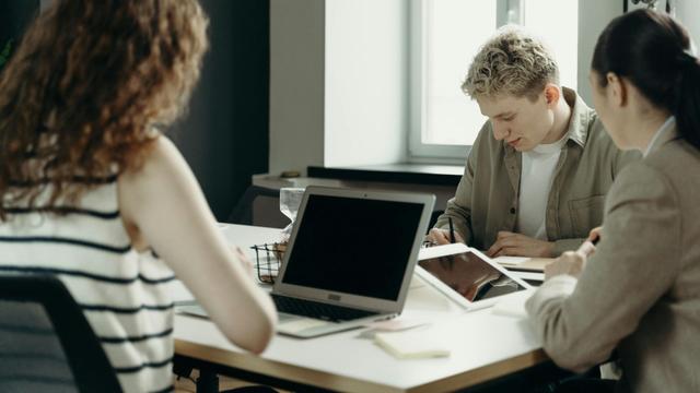 Professional Communication Specialist